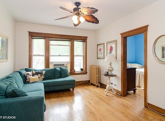 2nd image of 1101 W Wrightwood Ave