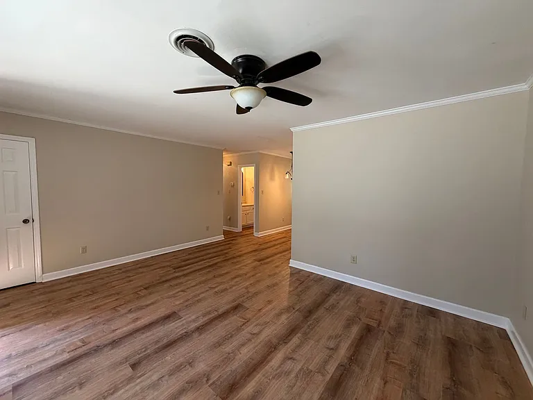 565 Cedarvilla Dr — Photo 3