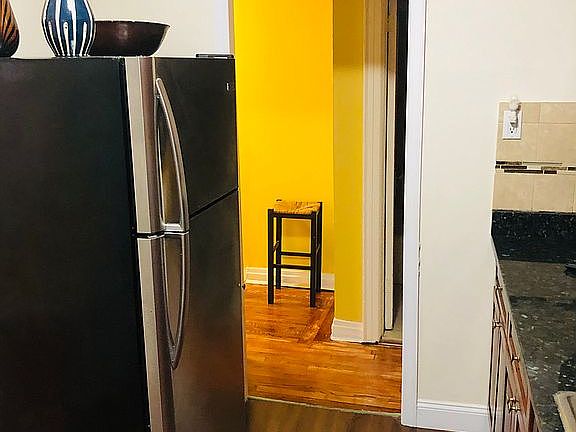 4th image of 644 W 207th St #3