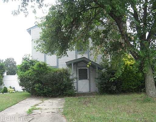 2nd image of 815 Housman Ct