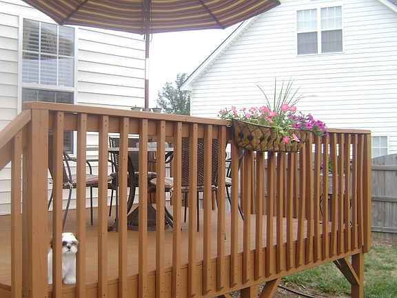 Deck to private back yard with 6 foot privacy fence!