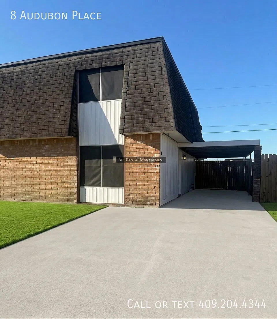 Welcome home in the heart of Port Neches! — Photo 1