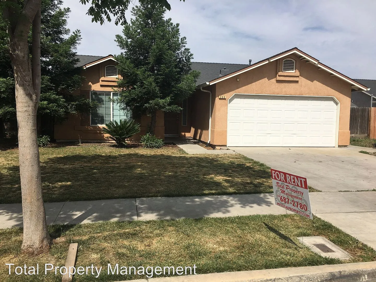 233 Yellowstone St photo 1