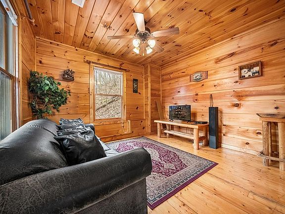 3rd image of 1234 Lakeview Dr