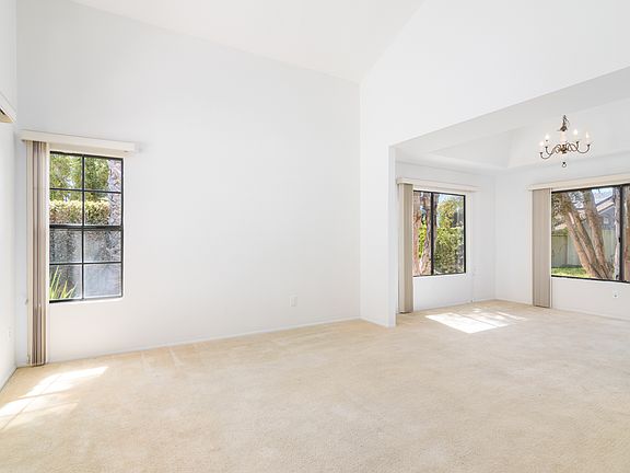 Living room/dining room