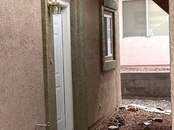 3rd image of 858 Campbell Rd APT 4