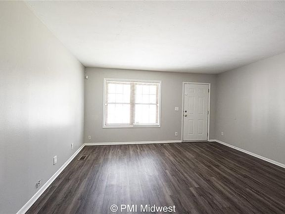 3rd image of 8326 Aspen Ct