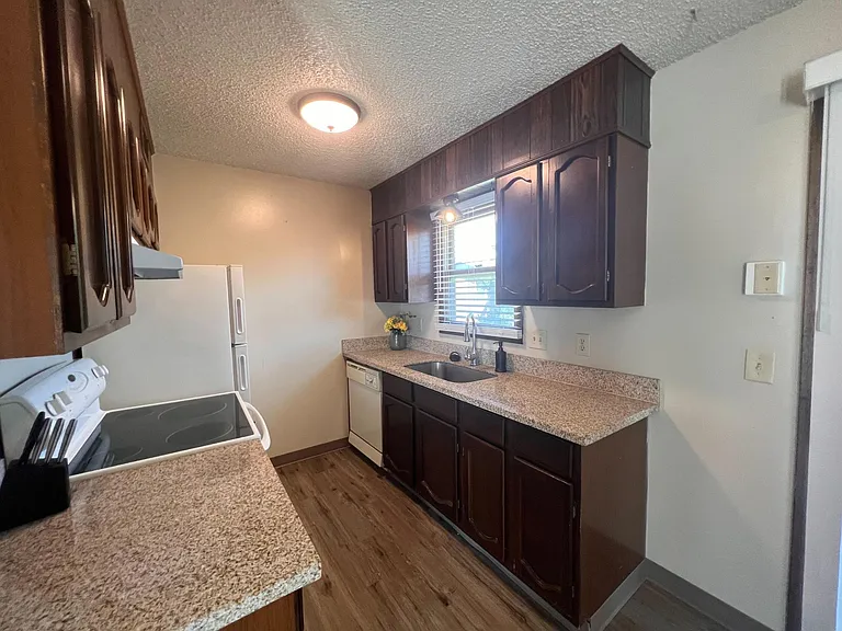 6816 W Par Ln #4 — Photo 7