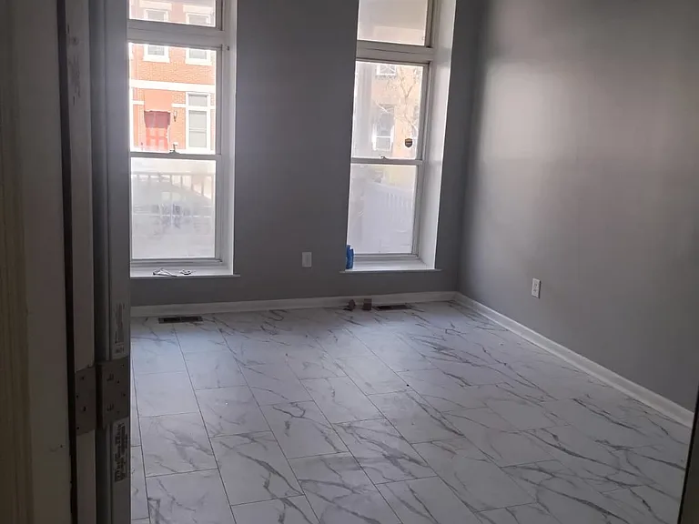 2202 Brookfield Ave #1 — Photo 5