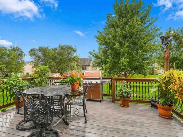 2050 Rosewood Ridge Dr, Marion, IA 52302
