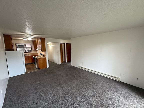 3rd image of 528 SW Levens St APT 8
