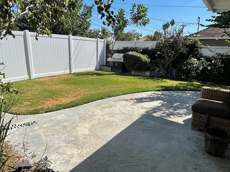 2820 N Buena Vista St — Photo 31