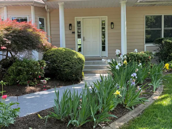 2326 Lake Retreat Rd, Huddleston, VA 24104