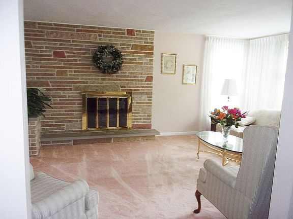 Stone Fireplace (Gas Log)