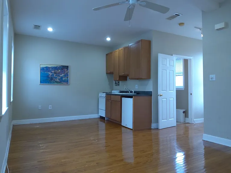 3109 Saint Paul St — Photo 3