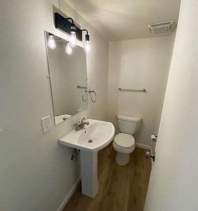 4th image of 147 W Park Ln #149