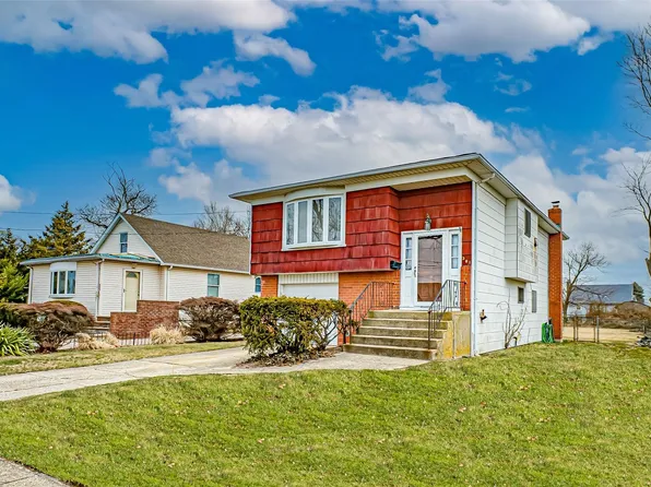 361 Jervis Avenue, Copiague, NY 11726