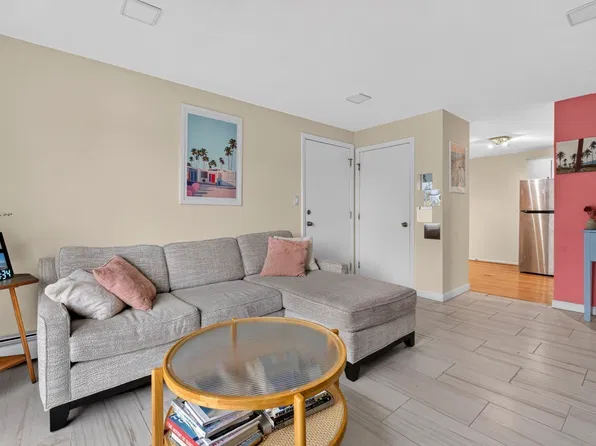 262 E Haverhill St APT 23, Lawrence, MA 01841