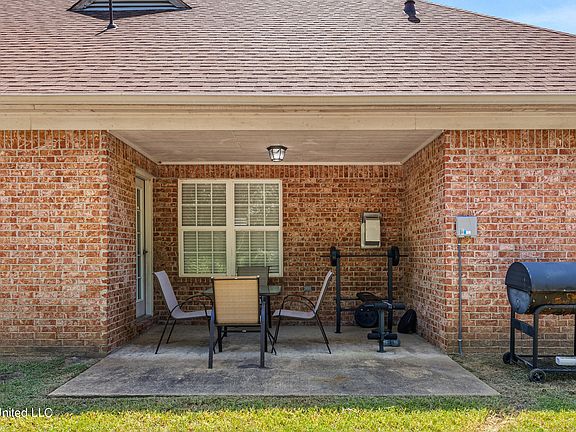 5th image of 3196 Cool Springs Dr