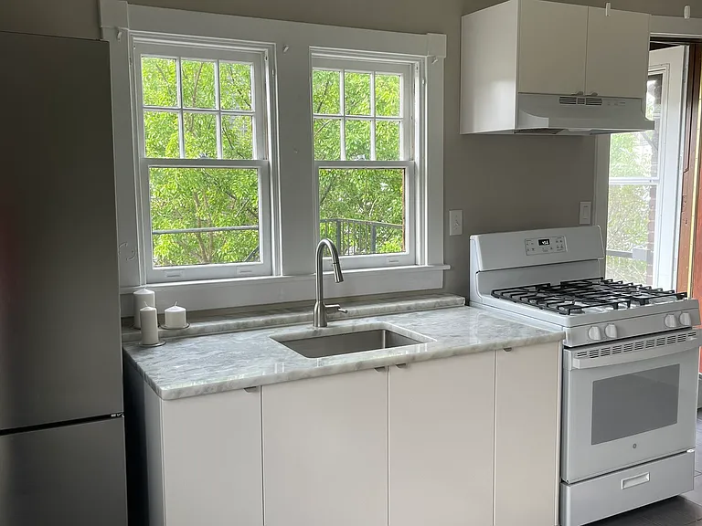 433 Windsor St #3 — Photo 9