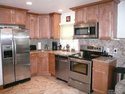 4th image of 1990 Earl Dr