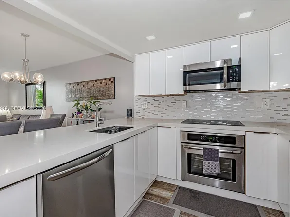 492 NW 165th Street Rd APT C112, Miami, FL 33169