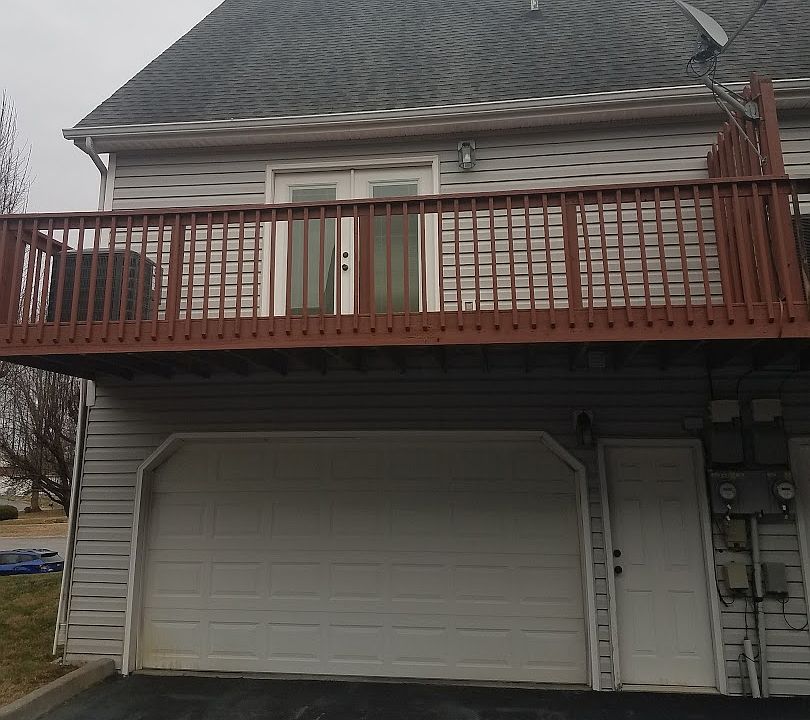 back of townhouse with deck