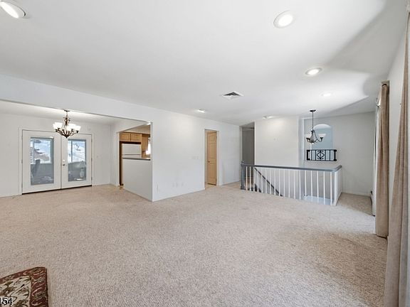 3rd image of 67 Hook Mountain Rd