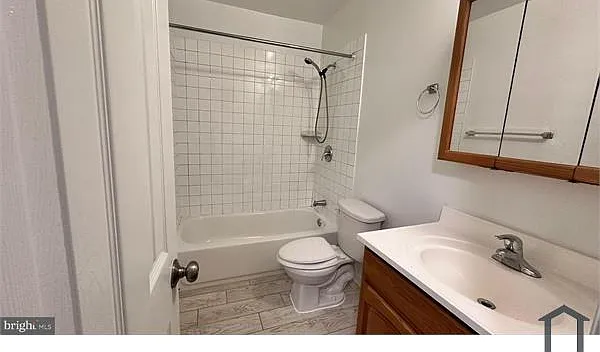 2 bed, 650 sqft, $1,598 — Photo 3