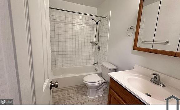 3rd image of 2808 Pomeroy Rd SE #4