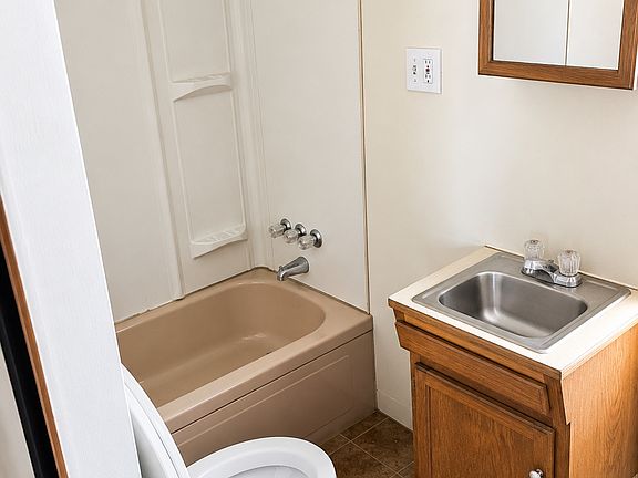 3rd image of 21331 Hamilton Ave #7
