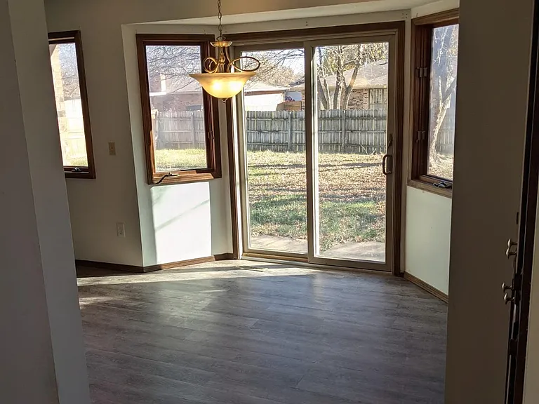 1426 S Saint Marys Ave — Photo 15