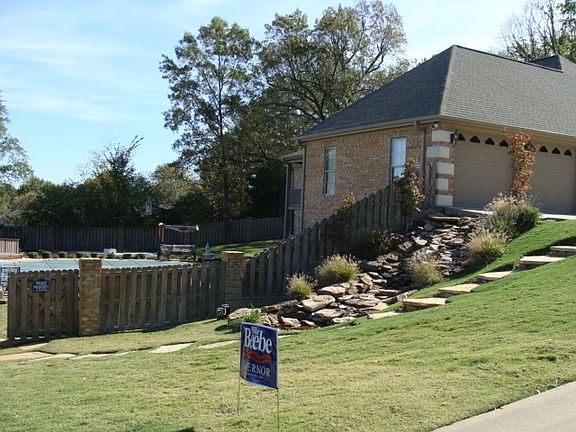 3rd image of 816 Skyline Dr