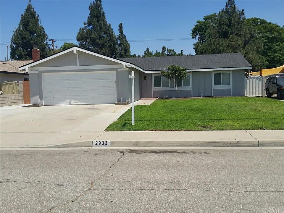 2nd image of 2933 S Plainfield Pl
