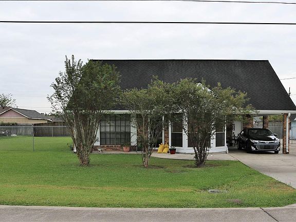 3rd image of 325 Leo Dr