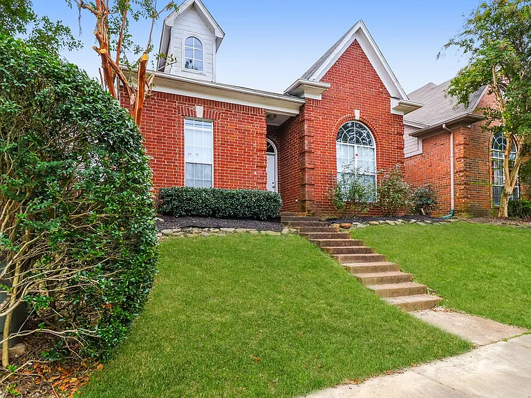 8691 Overcup Oaks Dr — Photo 3