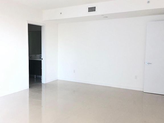 5th image of 488 NE 18th St Unit 317
