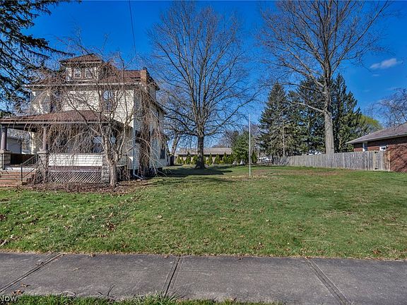 4th image of 704 Woodland Ave