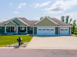 864 Goves Way, Madelia, MN 56062