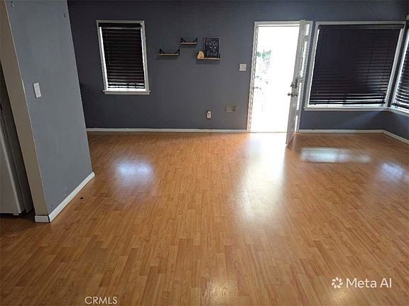 4th image of 859 E 87th Pl