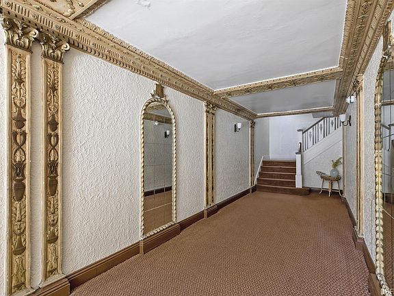 2nd image of 1610 Lombard St