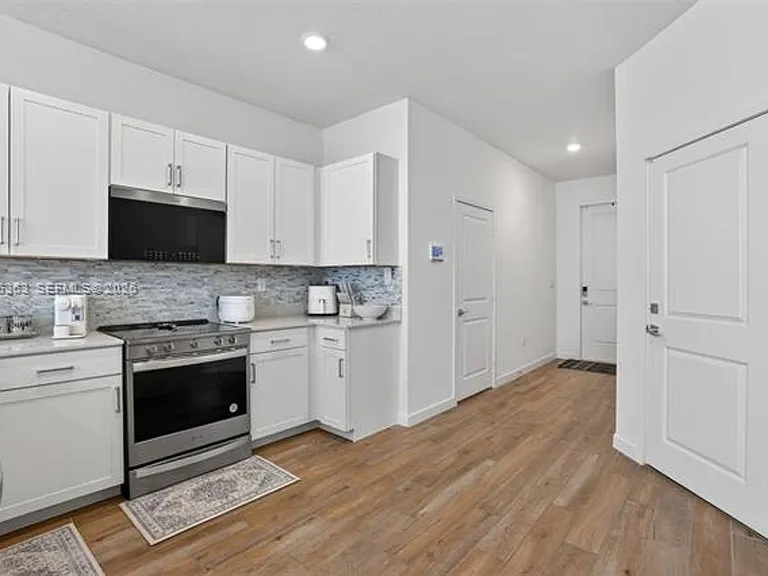 163 NE 13th Ave — Photo 6