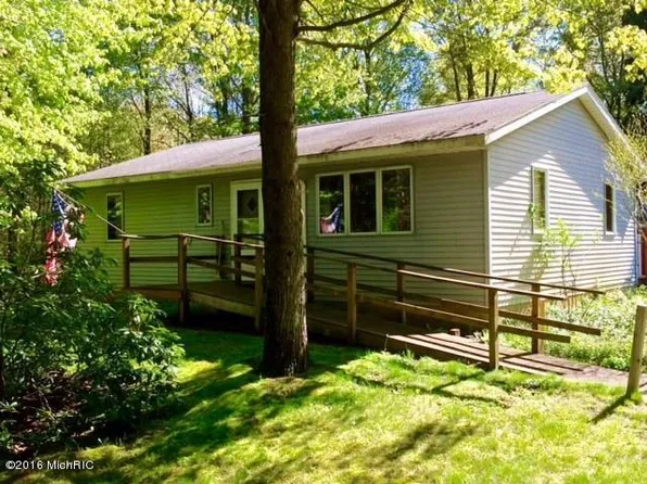 4370 S Hilton Park Rd, Fruitport, MI 49415