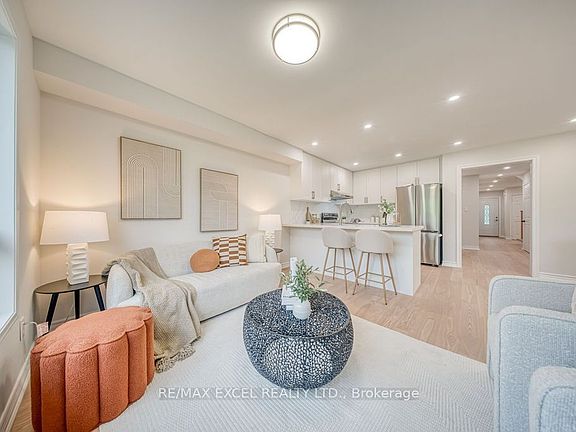3rd image of 561 Caboto Trl