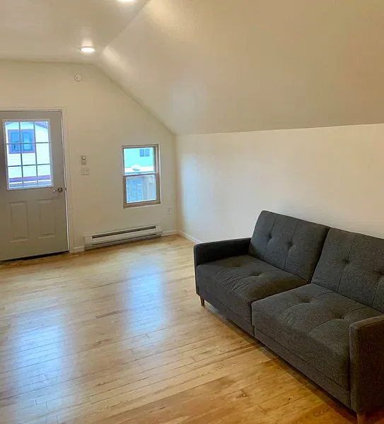 Studio, $875 — Photo 3