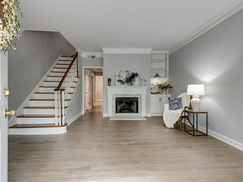 Welcome to this beautiful home with a Gas fireplace that works at the touch of a button.