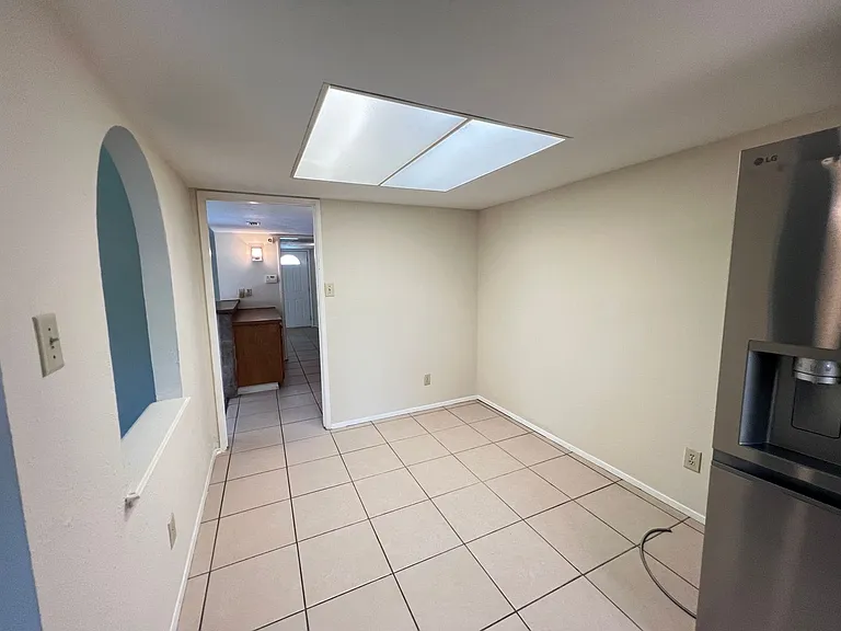 2107 Victoria Rd — Photo 32