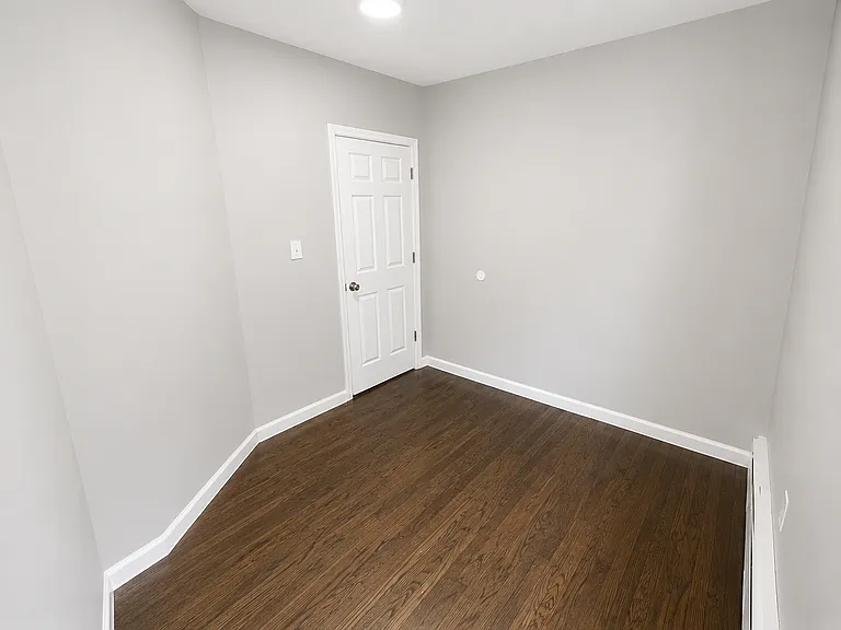163 Hillside Ave #2R — Photo 4