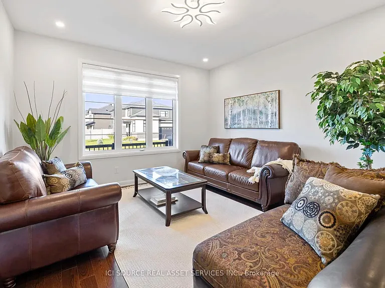 733 Coast Cir — Photo 5