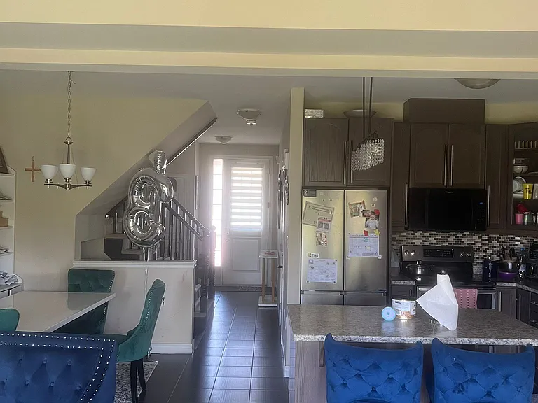 73 Dodman Cres — Photo 5